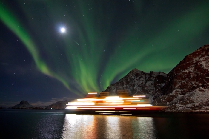 Hurtigruten_NorthernLightsPromise2017-368904-edited