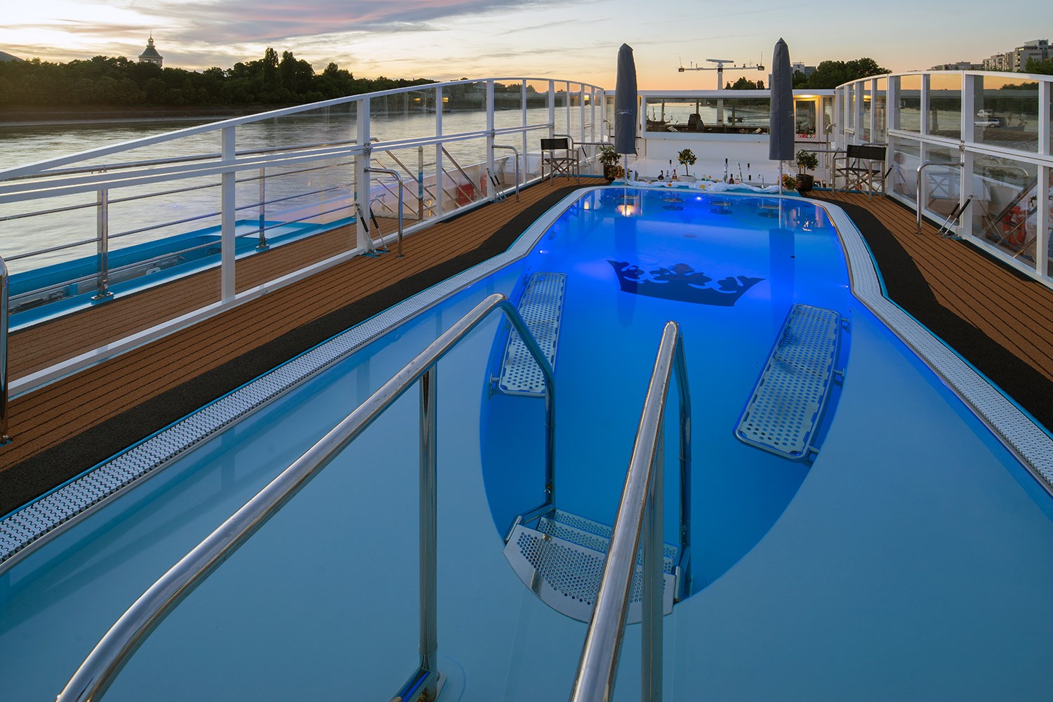 ship_27_pool_gallery