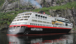 Img-Ship-Expedition-Trollfjord-i-Trollfjorden