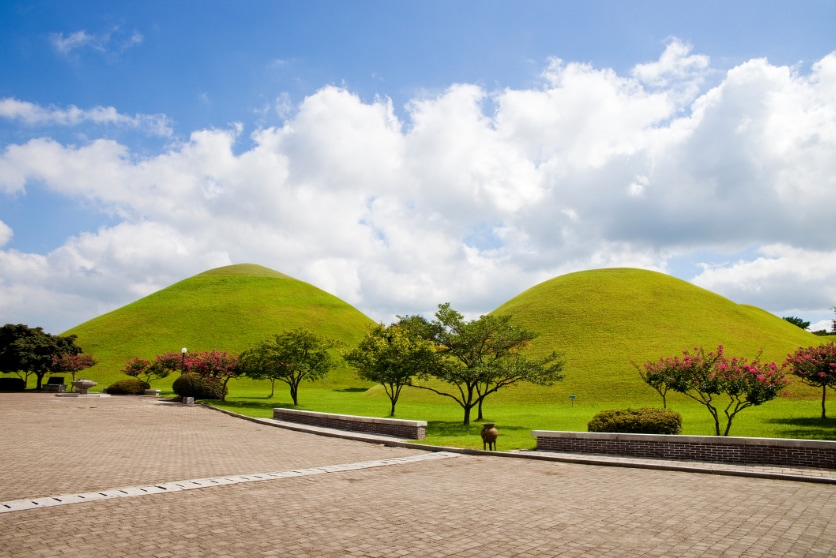 img-blog-korea-gyeongju-daereungwon-tombs