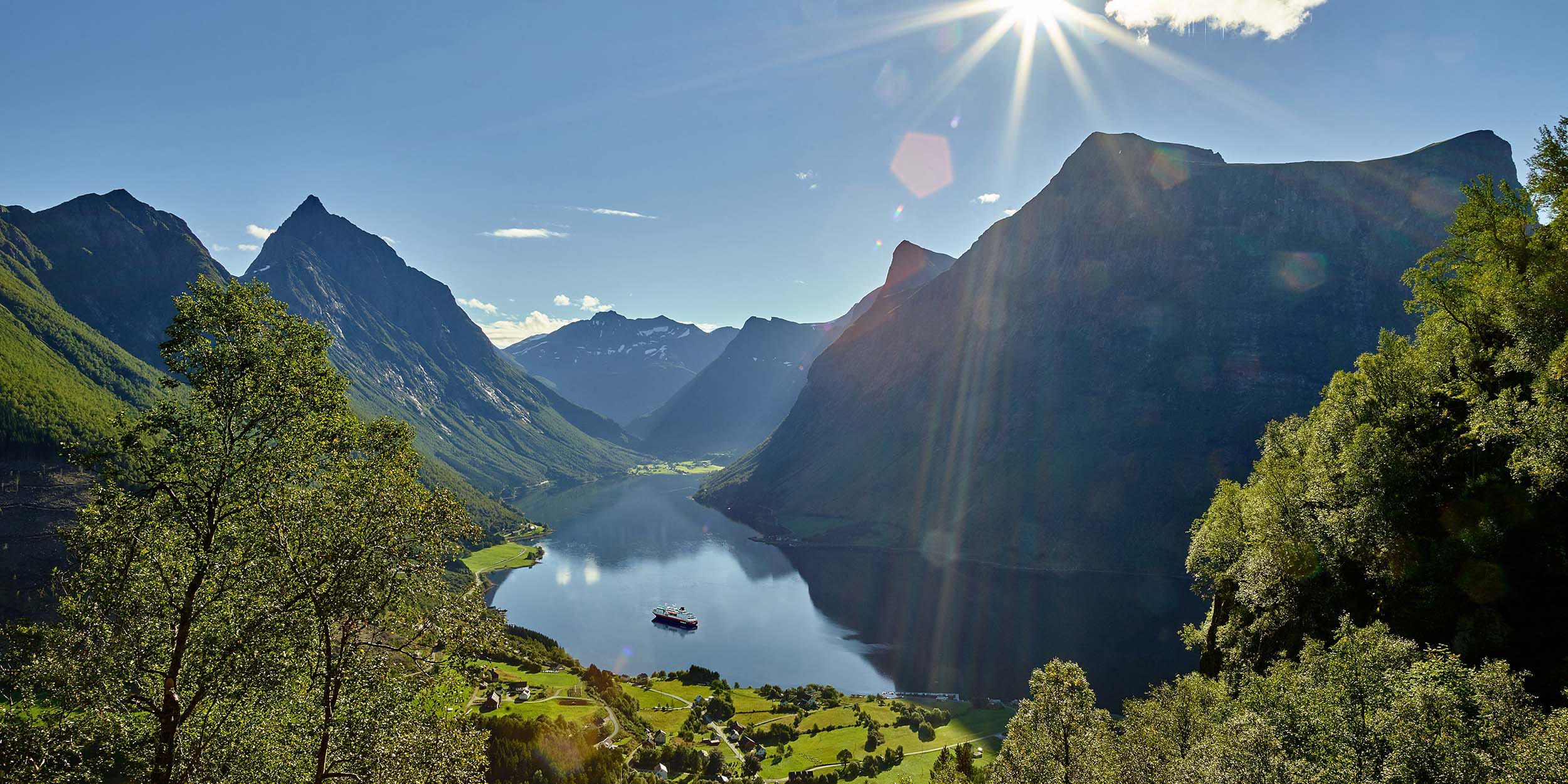 hurtigruten_hj%c2%afrundfjorden_pano_foto_yrjan_bertelsen_282-jpg