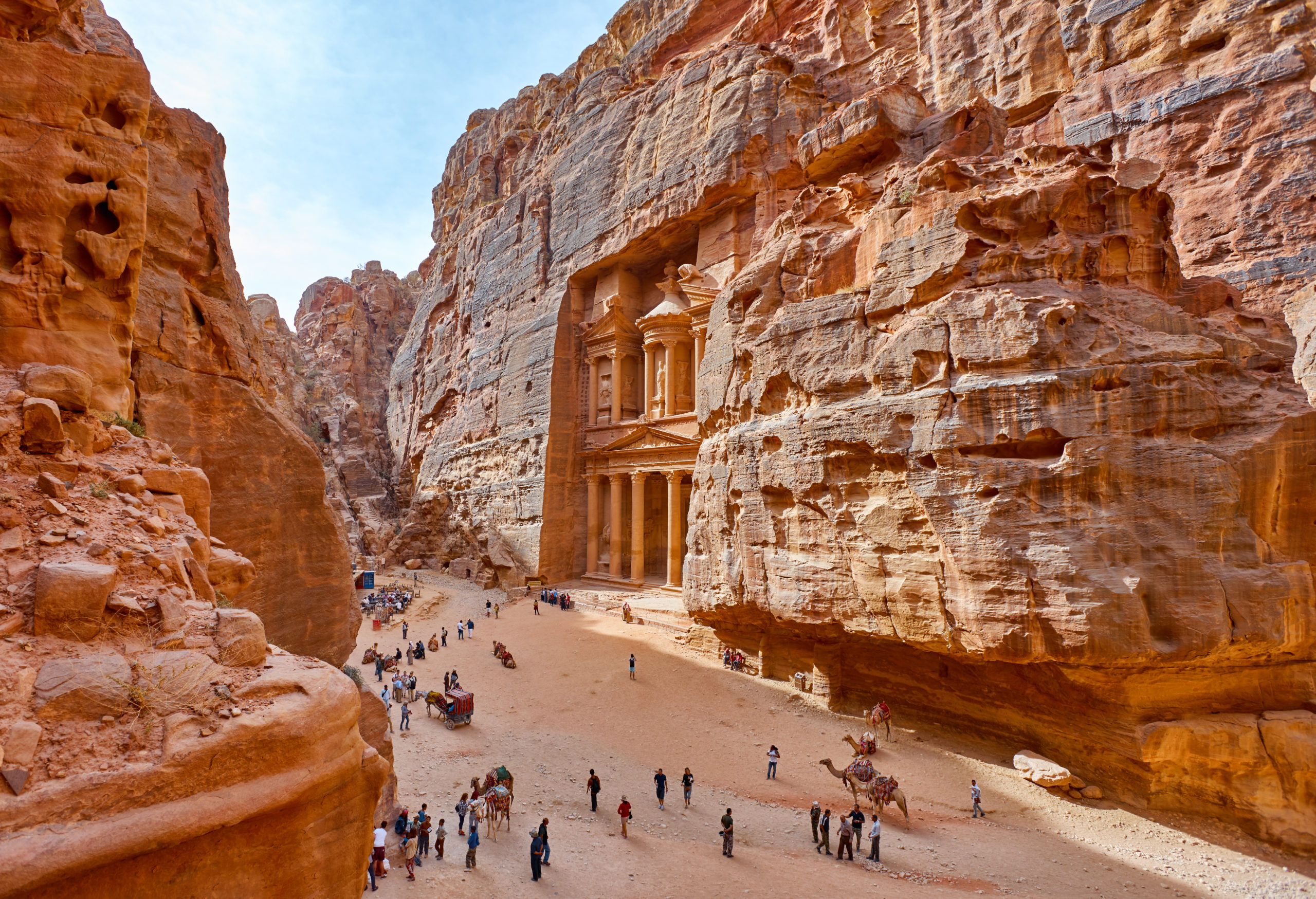 the-temple-mausoleum-of-al-khazneh-in-the-ancient-city-of-petra-in-jordan_506206813