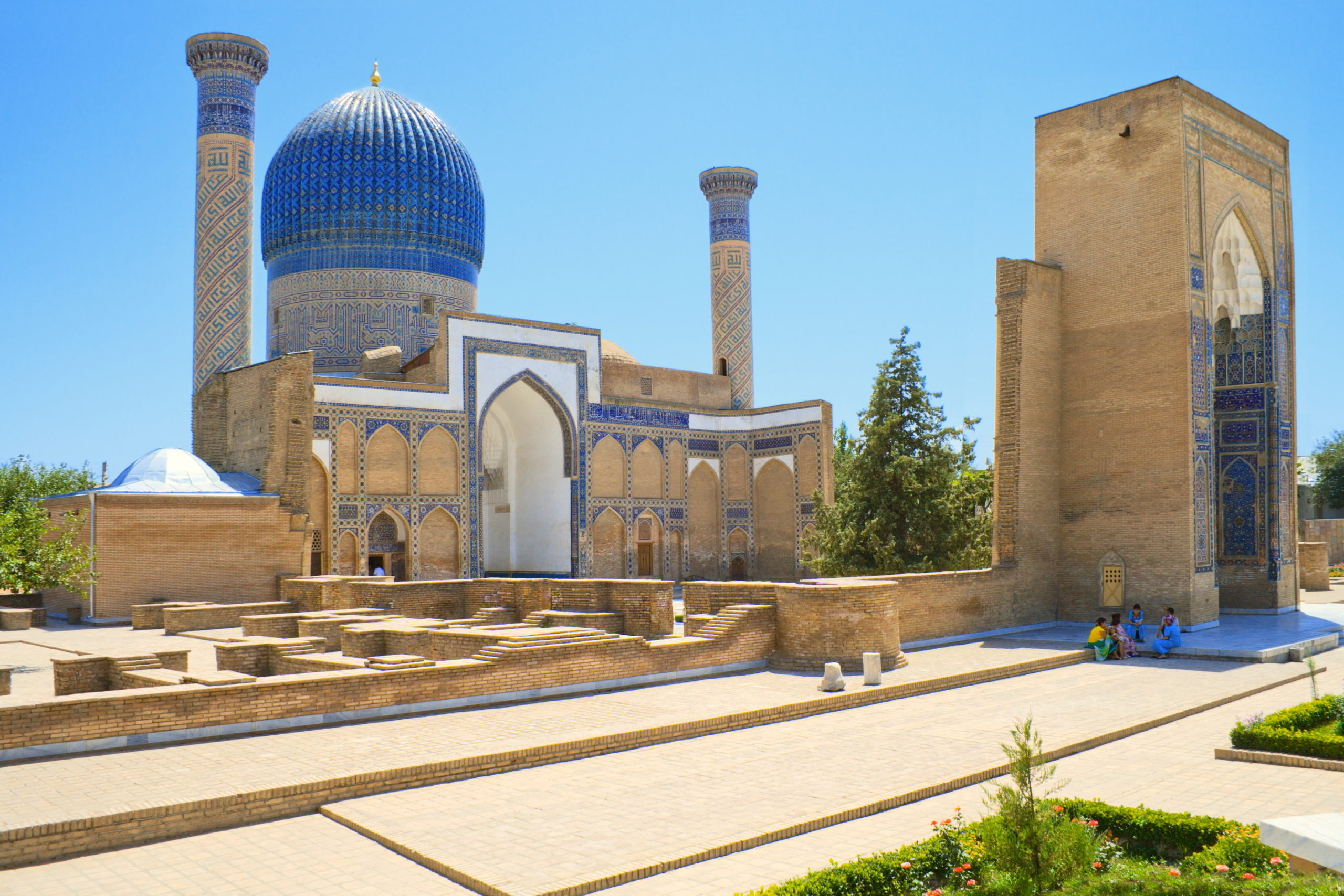 shutterstock_122653927_mausoleum-gur-emir