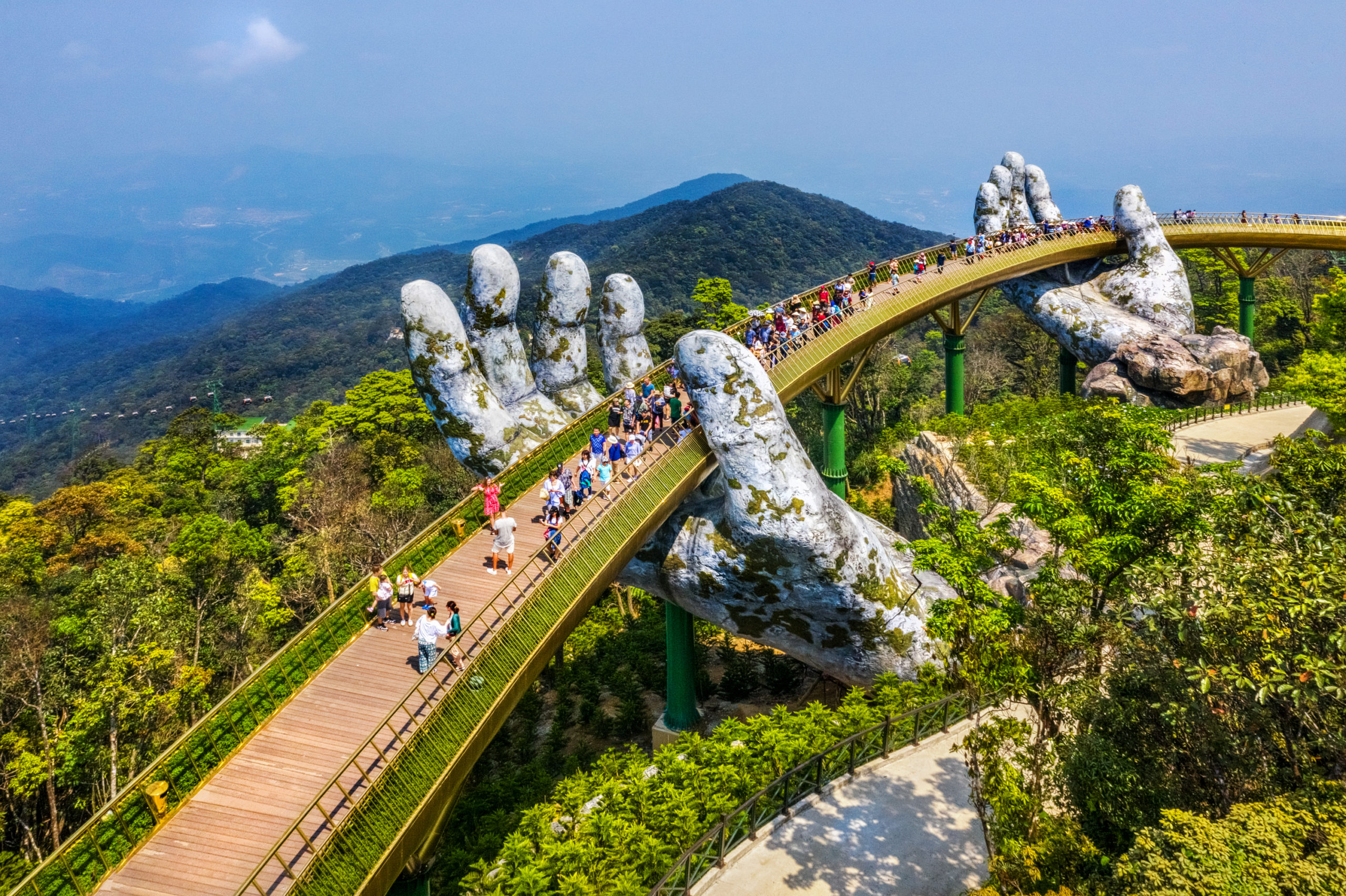 shutterstock_1343264873_golden-bridge-ba-na-hill-in-da-nang-vietnam