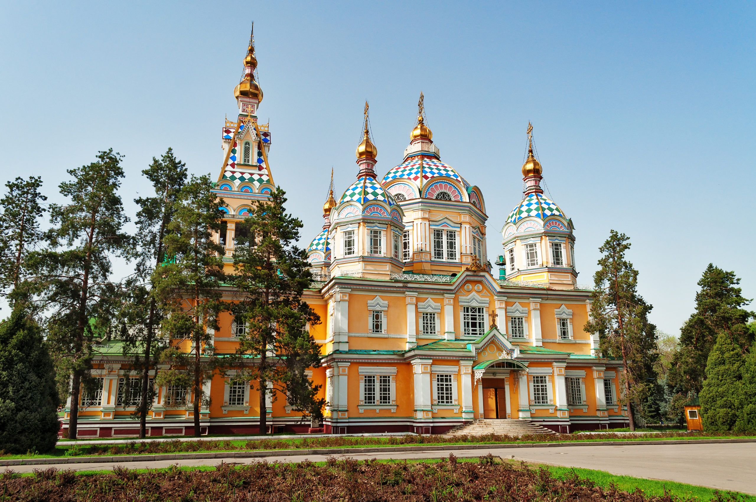 shutterstock_223104910_ascension-cathedral-almaty