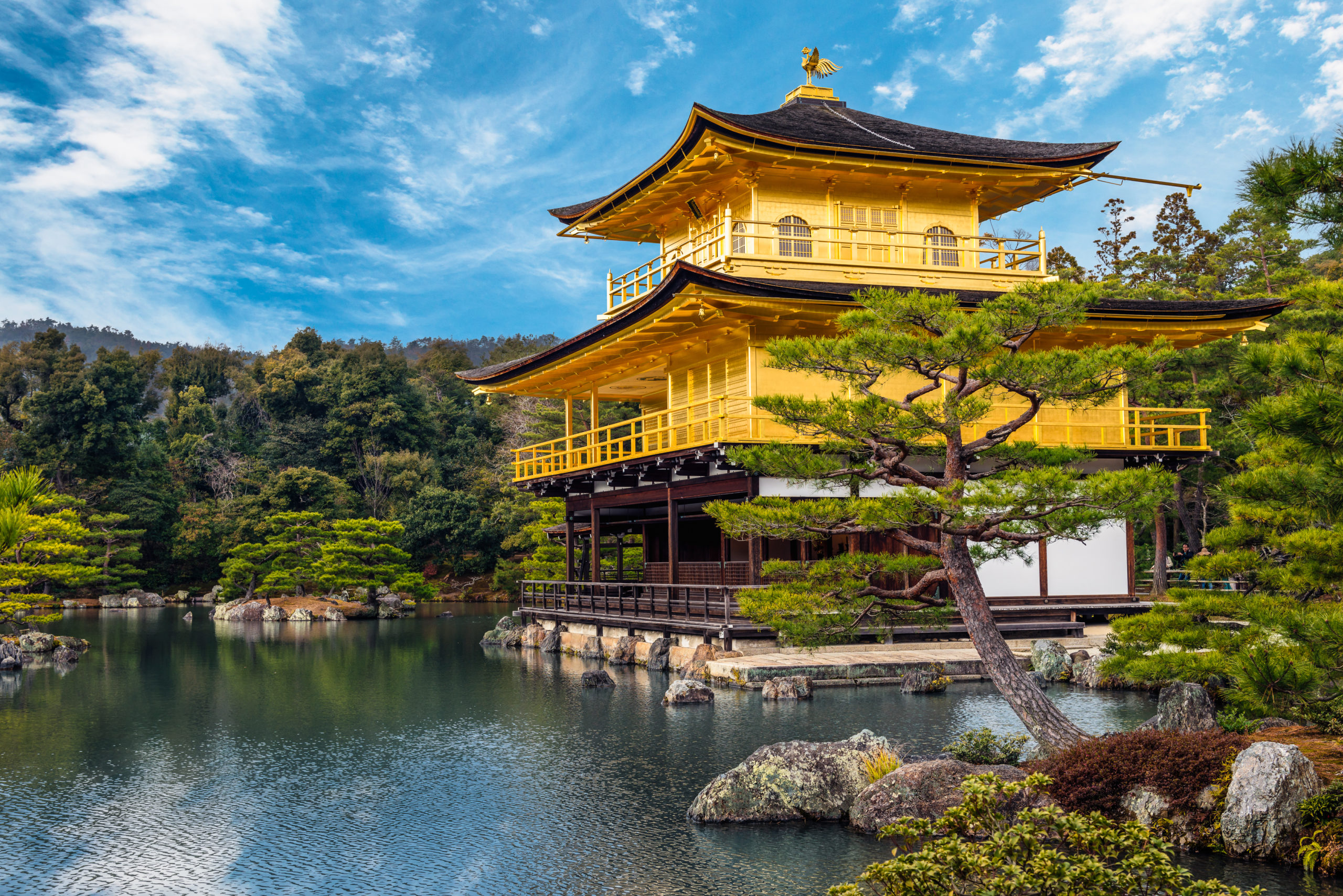 shutterstock_284085140_golden-pavilion-kinkaku-ji-of-kyoto-japan