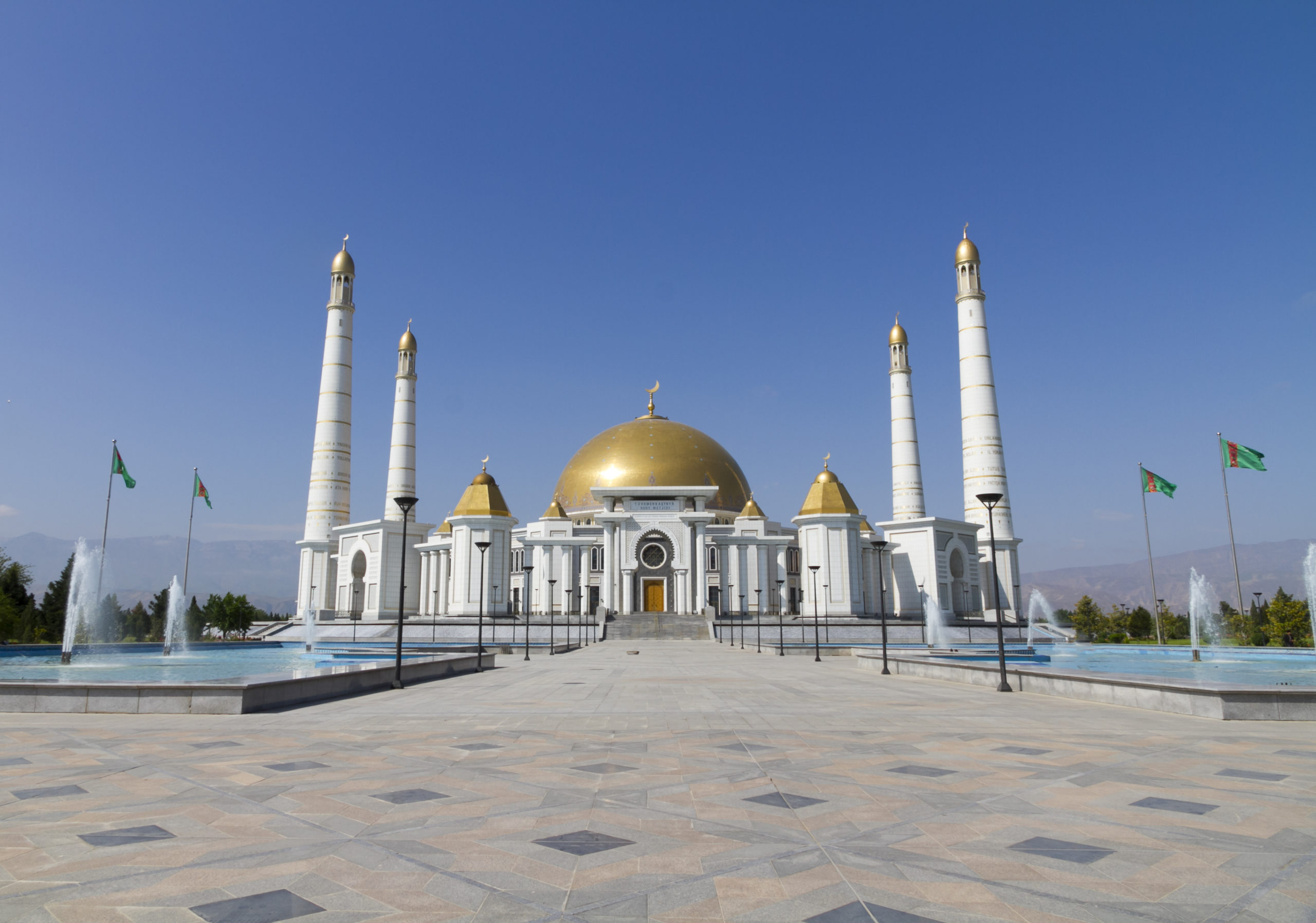 shutterstock_440919706_grand-mosque-ashgabat-turkmenistan