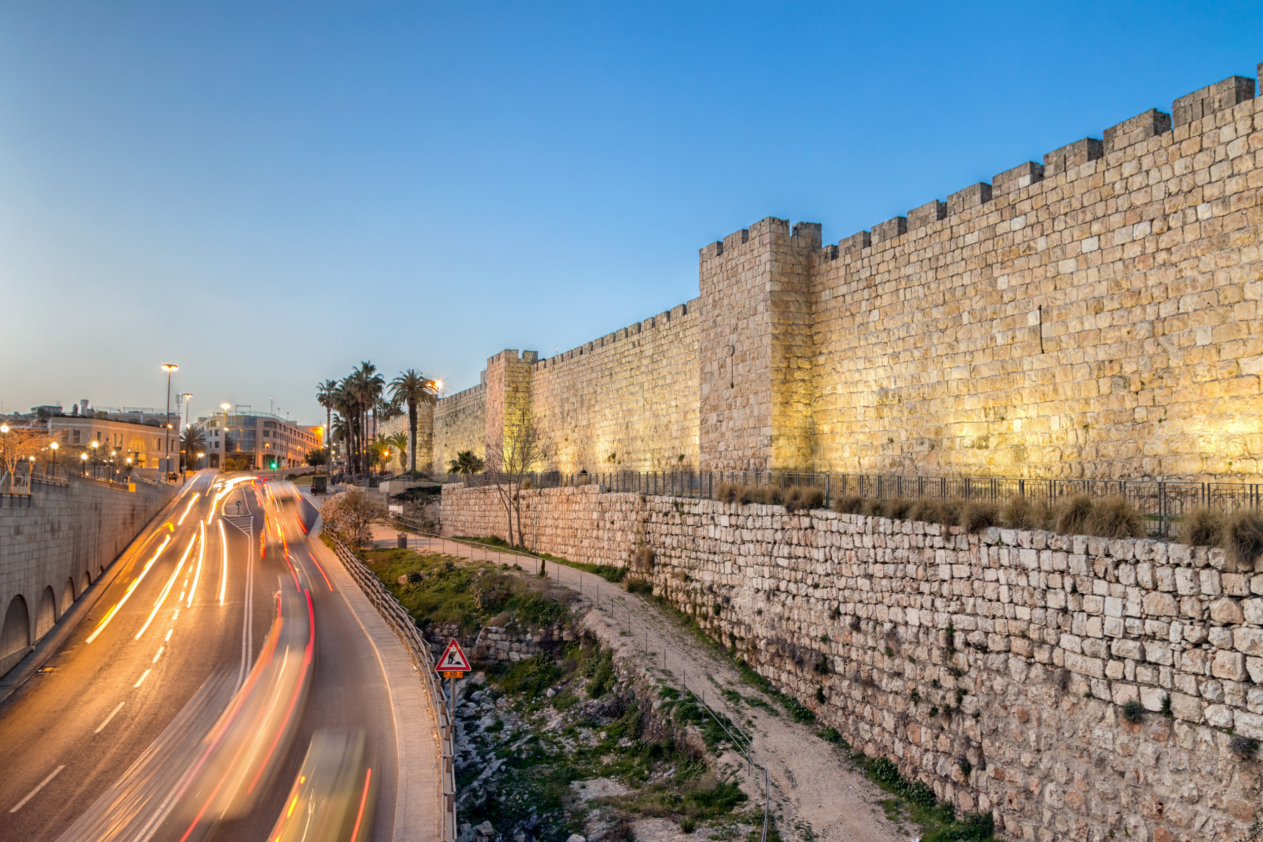 shutterstock_591910751_-old-city-walls-at-jaffa-gate
