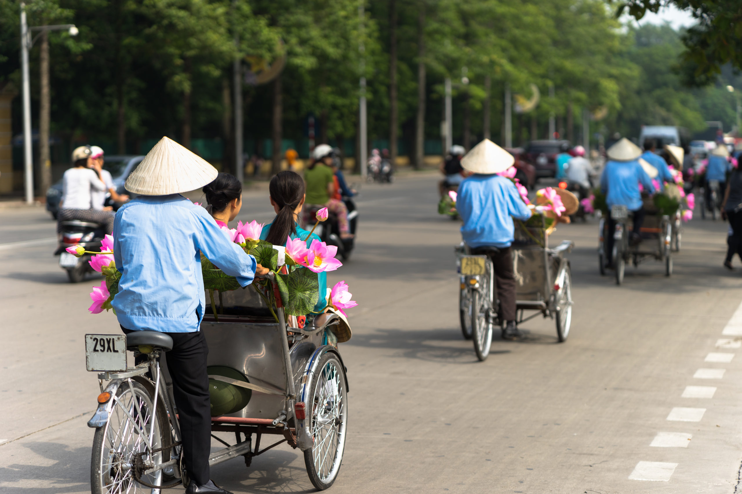 shutterstock_620243456_cyclo-pedicab-driver