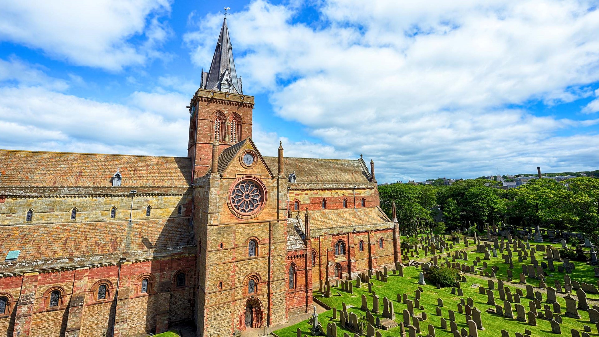 04-st-magnus-cathedral-kirkwallshutterstock_477750334_2500x1250