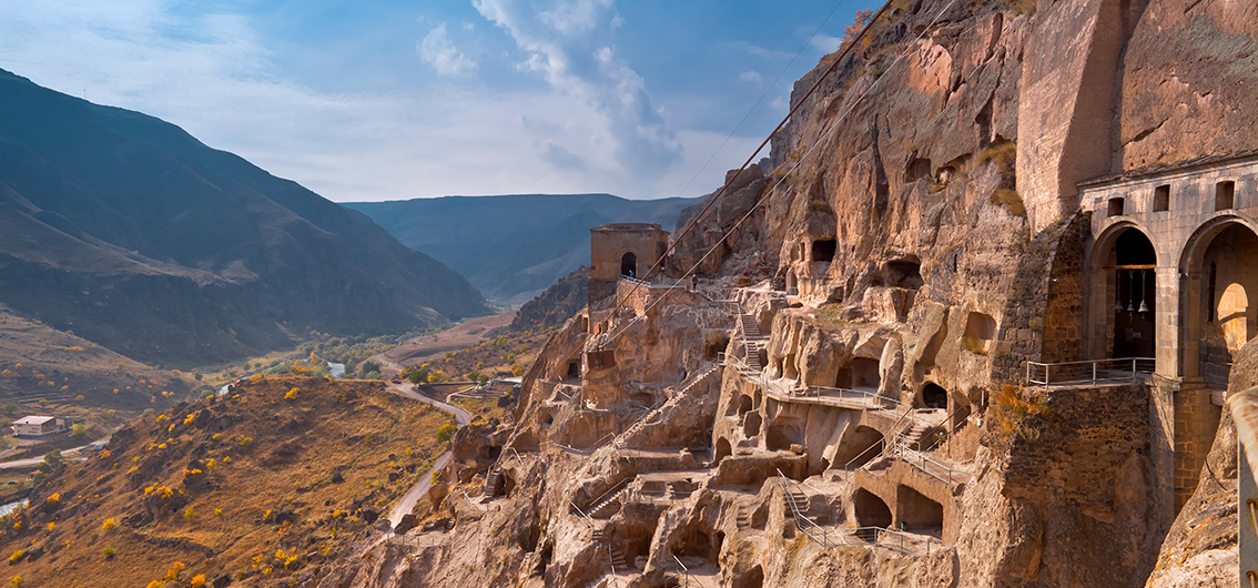 skalne-miasto-wardzia-w-gruzji-the-rock-city-vardzia-in-georgia