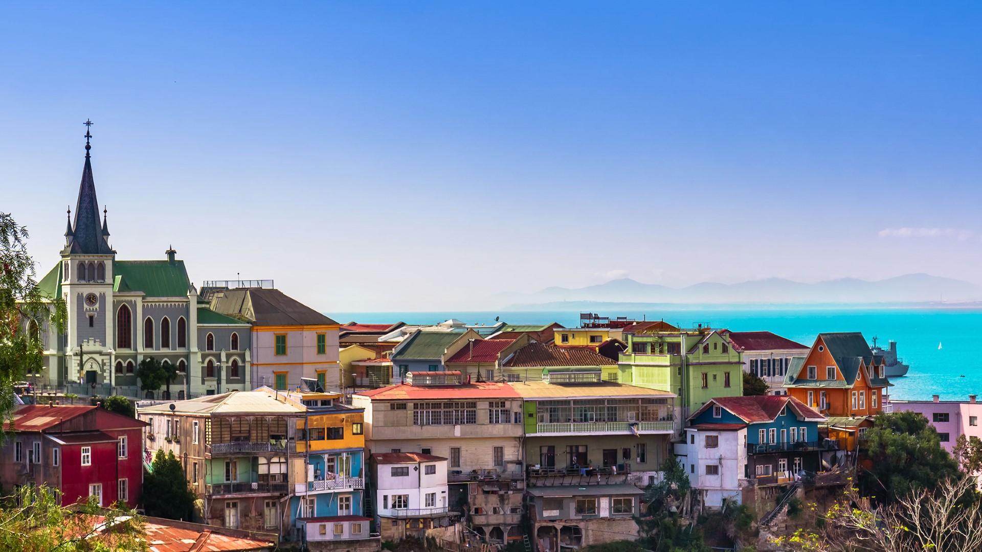 day-1_valparaiso-chile_shutterstock