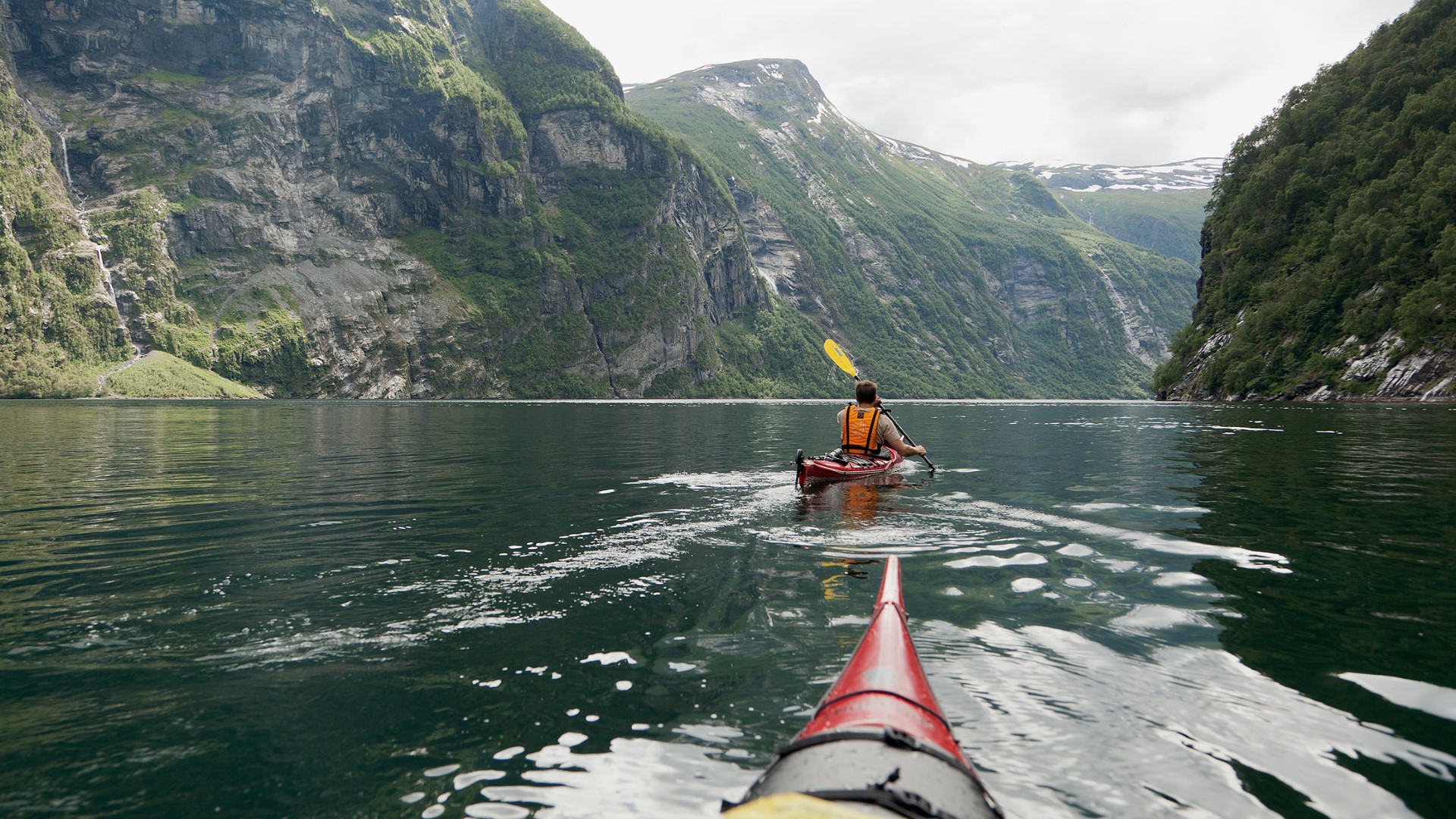 day-6_geirangerfjord_kayaking_fredrik-schenholm-visitnorway-com