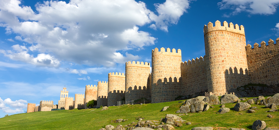 medieval-city-wall-built-in-the-romanesque-style-avila-spain