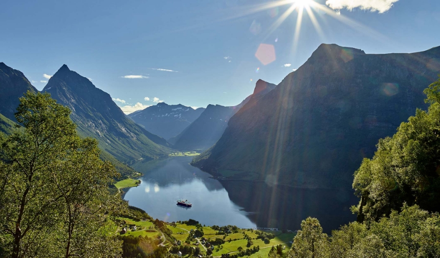 sc3-hjorundfjordenorjan_bertelsen_2500x1250