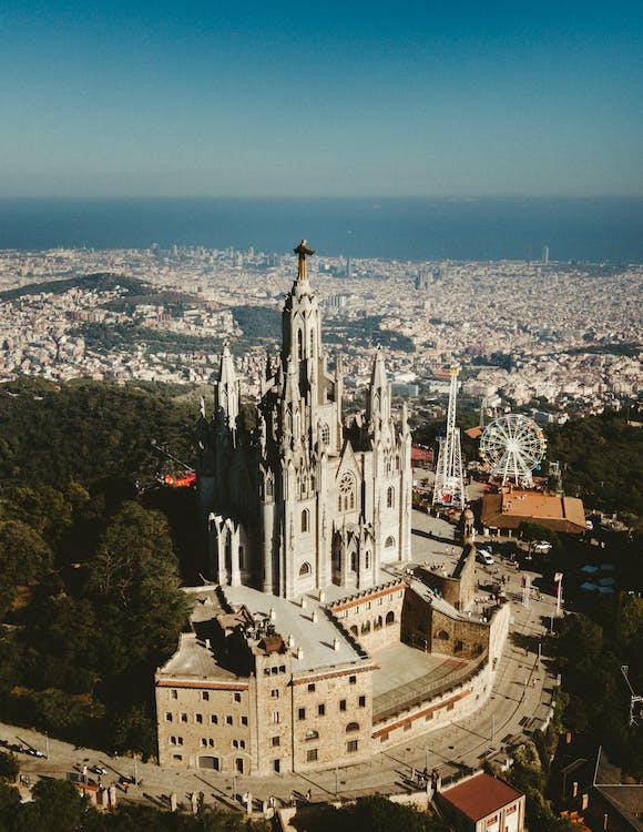 free-photo-of-photo-of-the-temple-expiatori-del-sagrat-cor-in-barcelona-spain