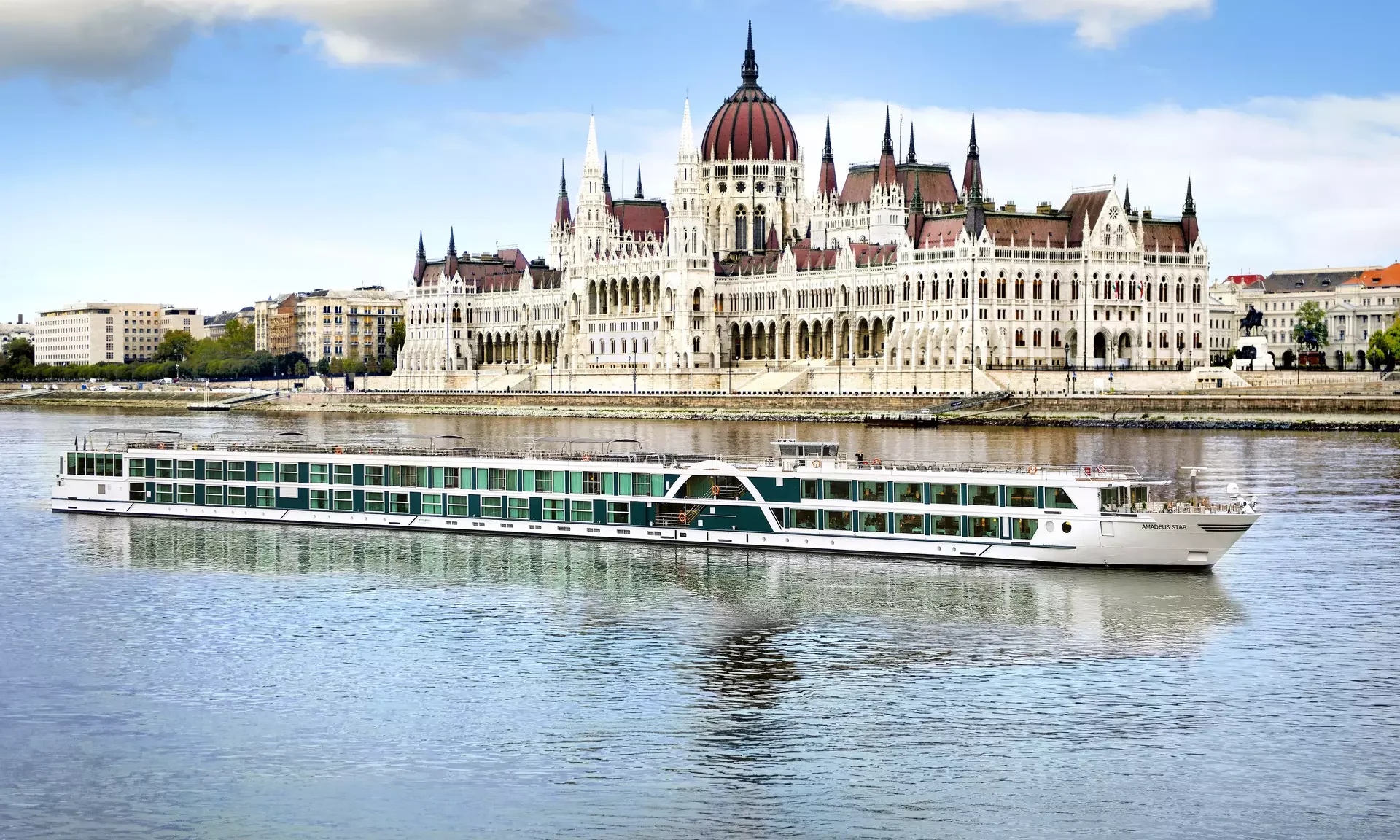 csm_Lueftner_Cruises_AMADEUS_Star_outside_view_Budapest_Parliament_8f6bcfc1a4-e1746713399387
