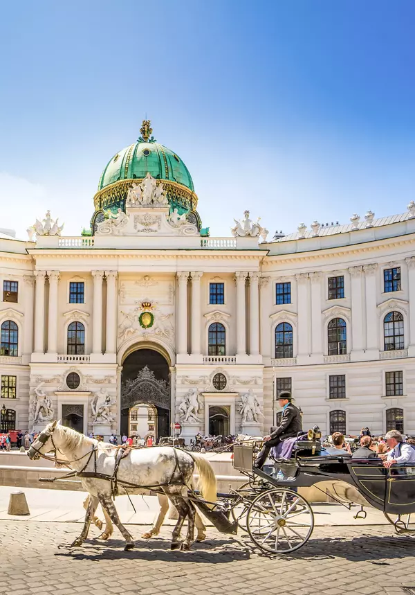 csm_lueftner_cruises_amadeus_danube_austria_vienna_imperial_palace__c_lu391591339_jk_eef86a852b