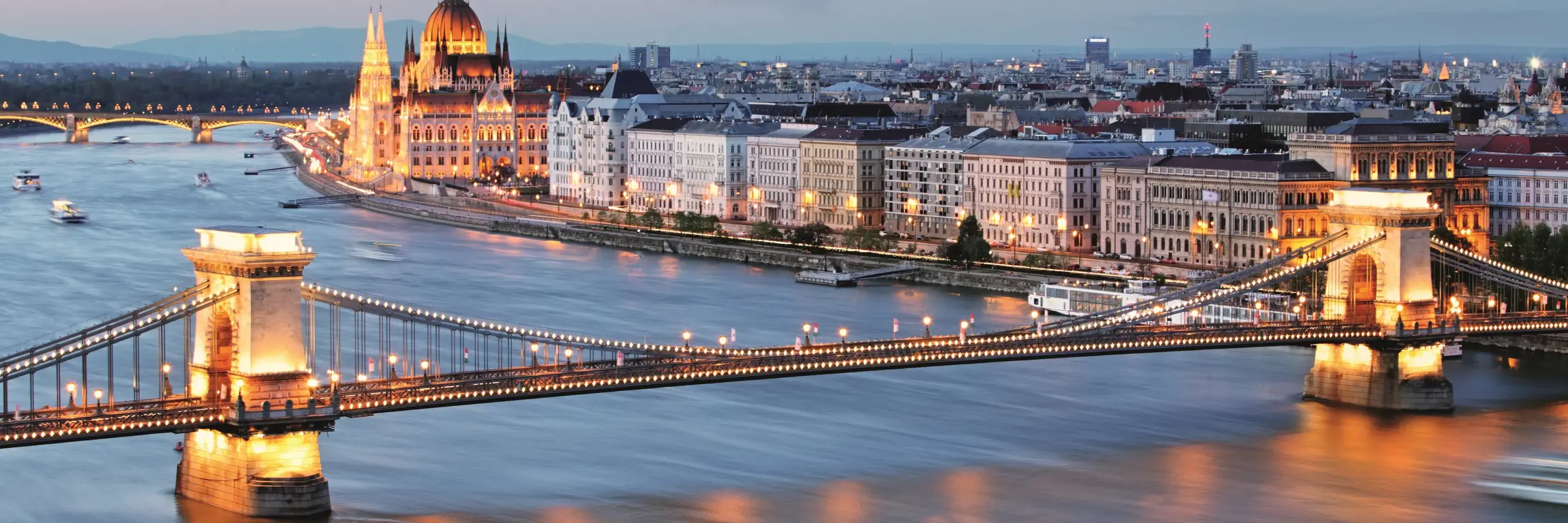 csm_lueftner_cruises_amadeus_hungary_budapest_chain_bridge_night__c_lu278607368_023e5483d7