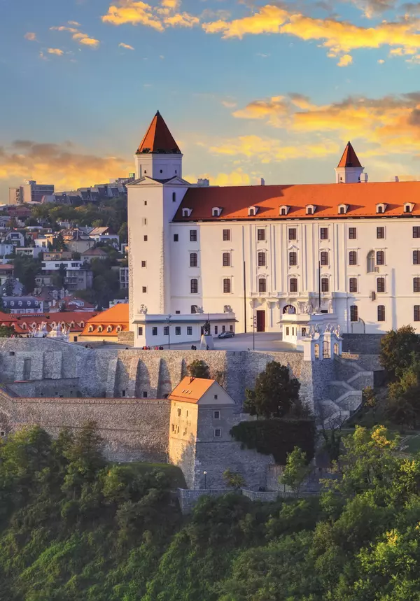 csm_lueftner_cruises_amadeus_slovakia_bratislava_castle__c_lu179429009_f4a7f6748b