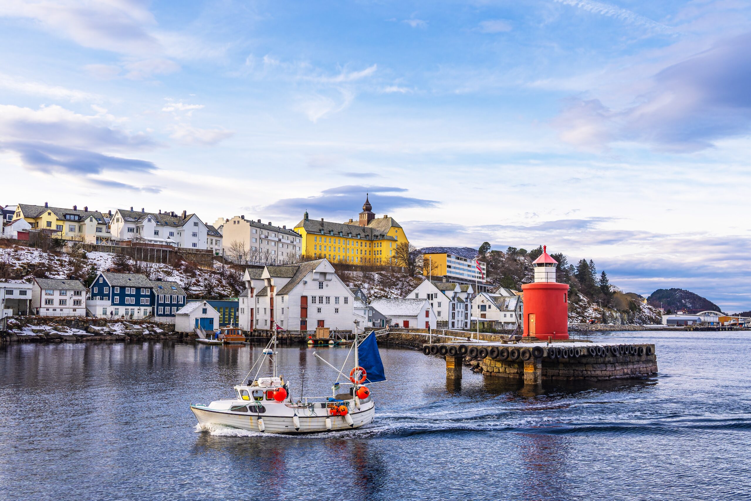 viewofthetownofalesundwithpiertowerand